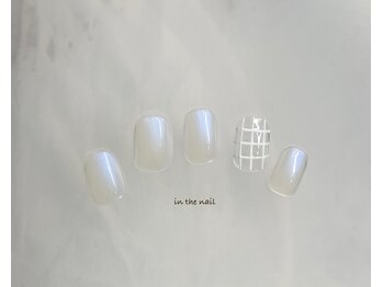 イン ザ ネイル(in the nail)/格子アート