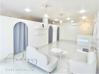 オードリー(Audrey)