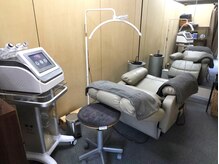 ボディプラス ボディリセットの雰囲気（リクライニングベッドでリラックスして施術を受けていただけます）