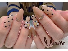 ネイル ヴェリテ(NAIL VERITE)