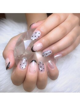 ヒユ ネイル(Hiyu Nail)/モード感漂うフレンチ×ドット