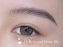 【毛流れを自由自在に】 ハリウッドブロウリフト