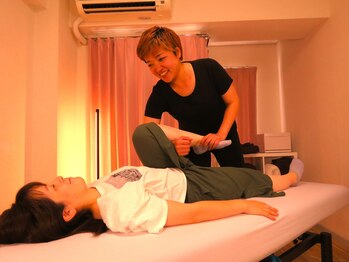 ディープ(DEEP)/ストレッチをしながらもみほぐし