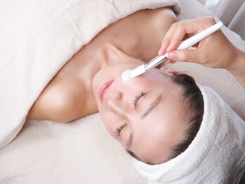 ビューティーアンドヘルスエラ 日本橋(Beauty&Health ELLA)/毛穴フェイシャル
