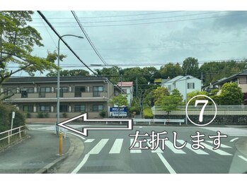 ドットビー(.Bee)/7.茶色マンションが見えたら左折