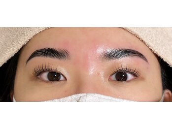 ネオリーブ エクラ 上野御徒町店(Neolive eclat)/ハリウッドブロウリフト