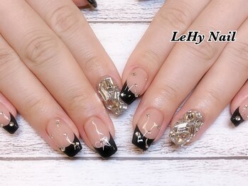レヒネイル(LeHy nail)/フレンチ×埋め尽くしネイル
