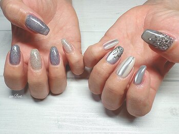 キラキラ雪の結晶ネイル