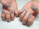 キラキラ雪の結晶ネイル
