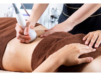 脱毛 アンド メイクボディ かんばやしの写真/憧れ服も着こなせるペタンコ腹に！【カウンセリング+引き締め機器+セルドライブのダイエット体験1980円】