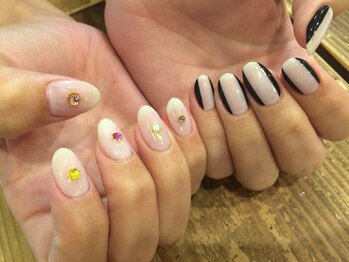 アイラッシュアンドネイル専門店 クラル(CURAR)/左右非対称ネイル¥9980