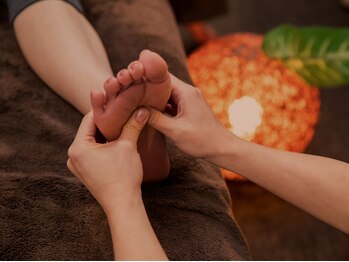 ココチ(CocoChi)の写真/あなたを支え続けた足にご褒美を。足湯で温めCBDで癒す極上リフレで、足裏から全身の巡りを整えましょう◎
