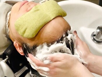 エクラ(eclat)の写真/【美容室の本格ヘッドスパ】頭皮環境や気分に合わせたオーダーメイド。目や首肩のお疲れをリフレッシュ◎