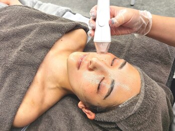 アールヨンマルハチ フェイスアンドアイ(R408.face&eye)の写真/専門家監修のプラズマミスト施術で潤いとツヤのあるお肌に★自信を持って素肌を見せられるお手伝いをします