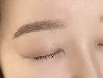 イッソ(isso)の写真/アイブロウワックスで美眉実現★マツパ・パリジェンヌとの併用でより理想に近い似合わせを叶えます◎