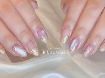 リッシュ トロワ(RICHE trois)の写真/パラジェル認定サロン★手がキレイに見える×ぷるんと艶オフィスネイル♪オーロラネイル/白グラデーション