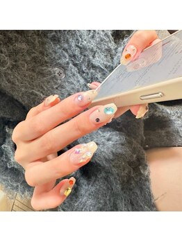 キラキラ宝石ネイル