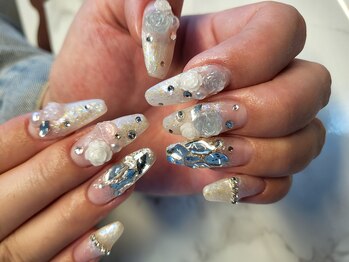 ネイルサロン ホロホロ(..HOlo HOlo..)/薔薇パーツ大人風