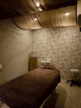 月のゆりかご/暗い照明となっております