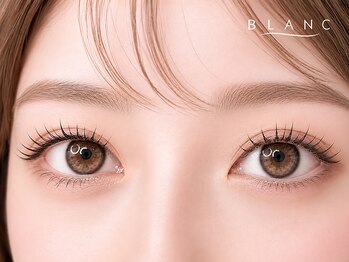 アイラッシュサロン ブラン イオンモール水戸内原店(Blanc)の写真/【流行りの束感もパーマ/エクステで叶う】目元の形にフィットするデザイン提案で自然に馴染む仕上がりに
