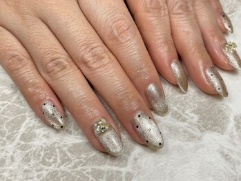 ジュウェル 宜野湾店(Nail Salon Jewel)/ドットなのに大人っぽい!