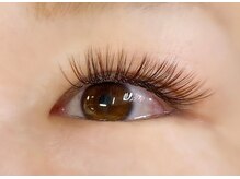 こだわりは持続力と軽さ！人気の「絶妙ブラウン」オールカラーも