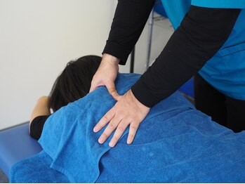 ニイミ/ガチガチの首肩こりもお任せ!