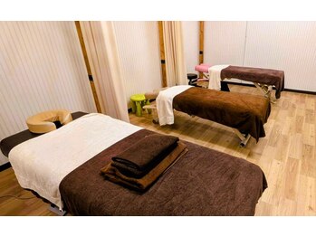 東梅田カイロプラクティック整体院/施術ベッドスペース