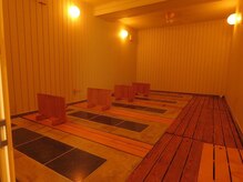 デトックスと癒しのサロン レクーラ(Re:cure)の雰囲気（岩盤浴室です。最大5名までなのでゆったり静かに温浴できます）