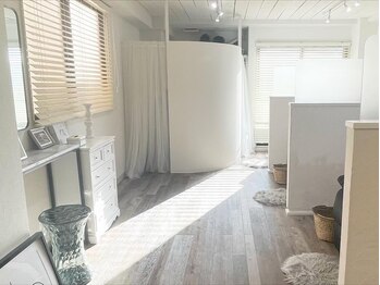 ジューシーアイ 成増店(Juicy Eye)/白を基調としたリラックス空間♪