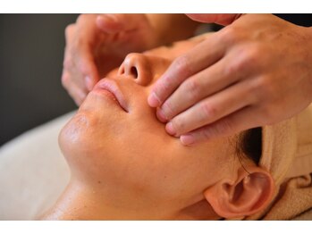 ソウイ フェイスアンドアイ 川崎(Sou-I face&eye)/エステ施術☆マッサージ【川崎】