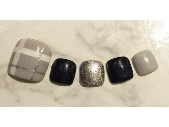 オハナレイ LEALEA FITNESS&SPA 東戸塚店内/チェック柄ネイル