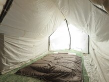 施術内のテント
