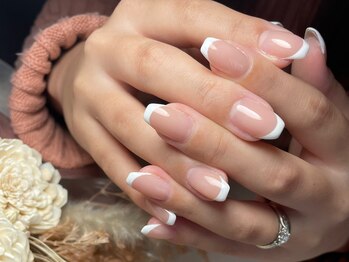 サロンドフォーエイチ(salon de 4H)/王道フレンチネイル