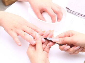 ジョイアスネイル(JOYASU nail)の写真/リラックス空間でハンドケア♪お爪のお悩みをお持ちの方にも◎爪に優しい施術でネイルのモチUP☆