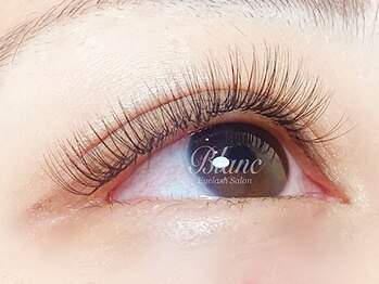 アイラッシュサロン ブラン 天王寺ミオ店(Eyelash Salon Blanc)の写真/【地まつげに優しく◎】汗をかいても湿気に負けないこの時期大活躍のマツエク♪