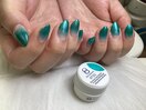 艶めくエメラルドネイル