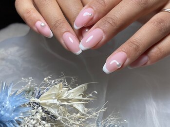 サロンドフォーエイチ(salon de 4H)/フレンチネイル×パール