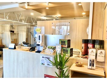 骨盤スタイル鍼灸整骨院 鹿島田院/清潔感のある受付♪