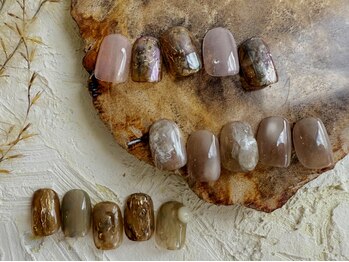 アメ(Ame')の写真/シンプルだけどオシャレな手元を再現!大人女性の魅力を最大限に引き出すデザインを追求◎お気軽にご来店を!