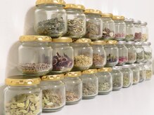 【よもぎ蒸し専門店】Naturia(ナチュリア)福岡天神の雰囲気（その日の体調と気分に合わせたオーダーブレンドのよもぎ蒸しです）