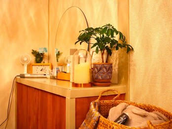 ケア(Care)/施術中はガウンにお着替え