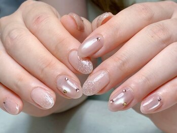 mumjyuの写真/ちゅるん系ネイルで指先を大人可愛く演出!誰もが見惚れる指先に...♪好感度upの上品デザインが人気♪