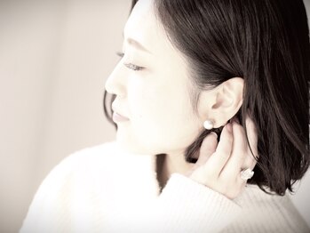 ニーマ(neema)/ふとした瞬間も印象的な目元に