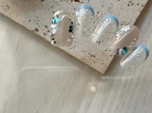 アイヴィー(IVY)/フレンチ/ホログラム/グレージュ