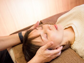 メディカルエステ 田奈鍼灸院/クラニアルテクニック 頭の施術