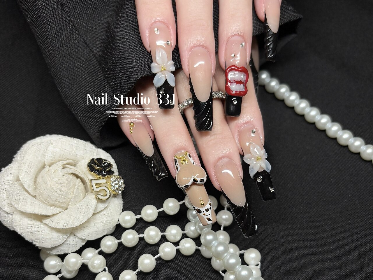 2025年-2026年冬トレンド】ブラック スーパーロングのネイルデザイン集