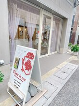 ダーム ド ローズ(Dame de rose)/【道案内】8.お店の看板が目印