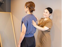 HAGUMI Care & Beauty Studio【ハグミ】カイロ/整体/リンパ/フェイシャル/ヘッドスパの雰囲気（カウンセリング・AI姿勢診断後、お身体の検査をしっかりします。）
