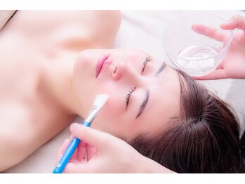 小顔フェイスラボ 名駅店(小顔 Face Labo.)の写真/剥離なしの本格肌質改善！【乳酸菌ピーリング◇ホワイトスノーピール】透明感のある毛穴レスなお肌に